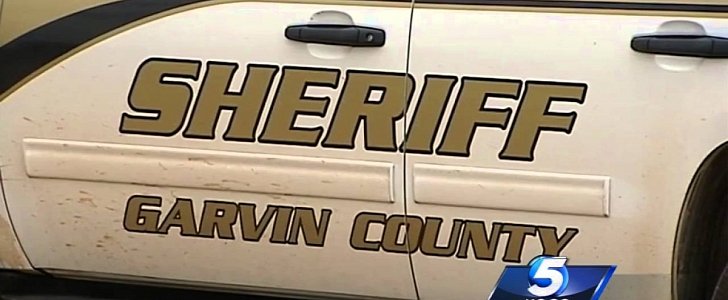 Garvin County man faces assault charge for throwing cupcake out the car window, hitting driver in the face