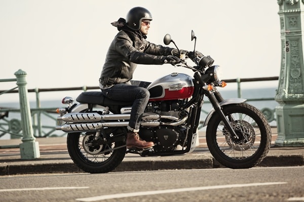 Triumph Scrambler is not afraid to leave the asphalt and ride in the dirt