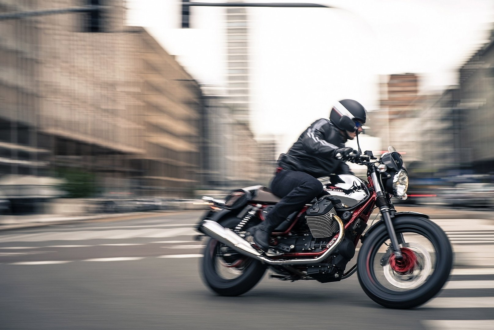 Moto Guzzi V7 looks cool, rides even better