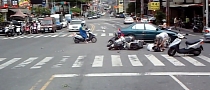 Taiwanese Driver Hits 4 Scooters Then Makes His Getaway!