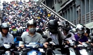 Taiwanese Scooter Traffic Will Blow Your Mind