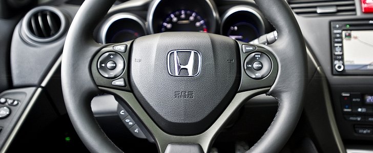 Honda Civic steering wheel with Takata airbag