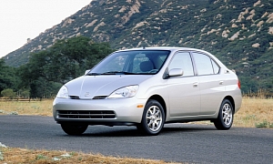 Take a Look at the 1997 Toyota Prius With AutoGuide