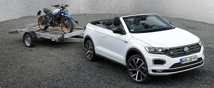 The T-Roc cabriolet allows you to attach a small caravan or to load your motorcycle on a trailer