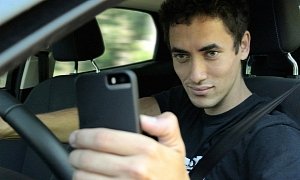 Taking a Selfie While Driving: One in Four Young Drivers Did It, Study Shows