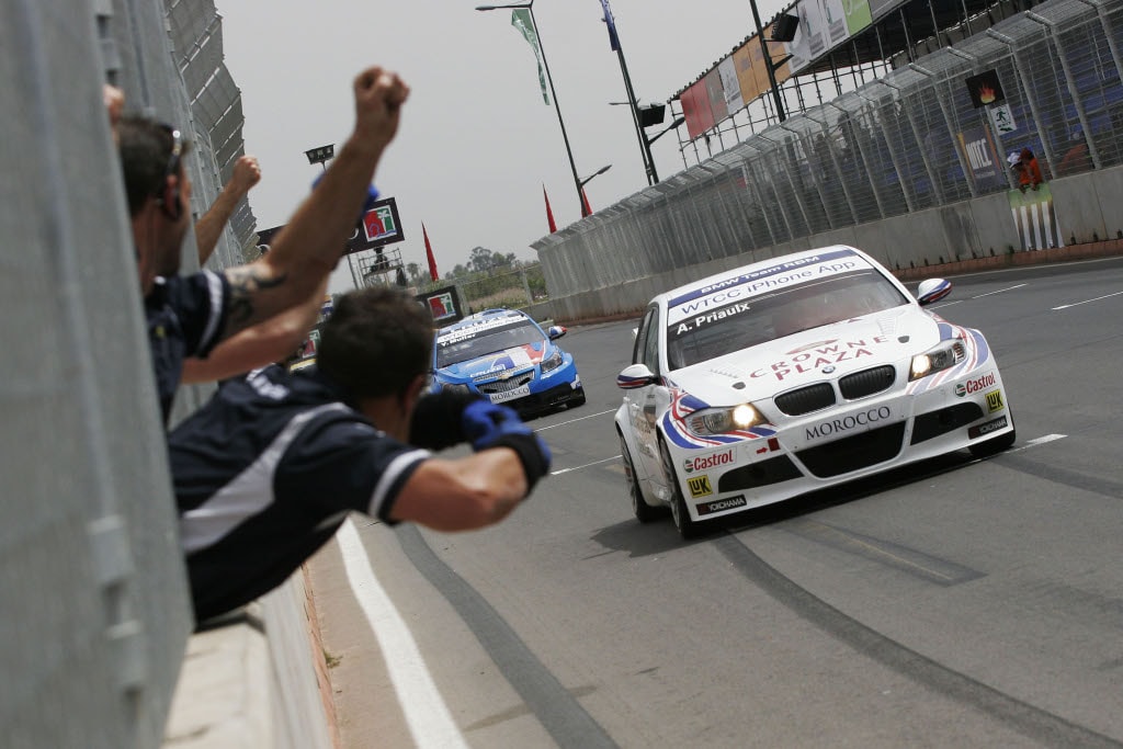 BMW's Andy Priaulx takes maiden win this season
