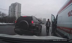 Taxi Driver Blocking an Ambulance Gets Instant Punishment from Other Drivers