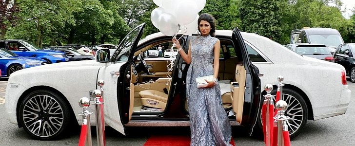 Teen shows up at prom in Swarovski-covered Rolls-Royce Phantom