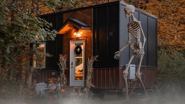 Spooky 18-ft tiny home