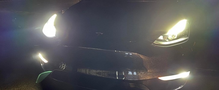 Tesla light show damages headlights: this is an example of what is relevant to report