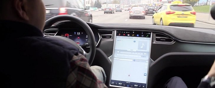 Tesla Model S Autopilot in Moscow