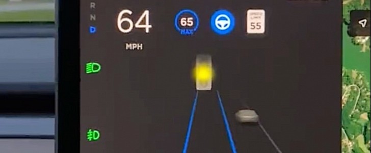 Tesla Autopilot mistakes Moon for yellow traffic light