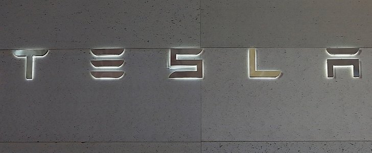 Tesla posts loss for Q1