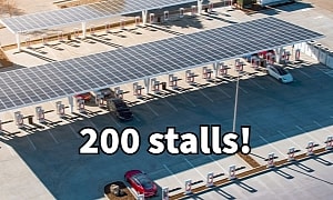 Tesla Builds World's Largest Supercharger Station in Florida, With 200 Stalls