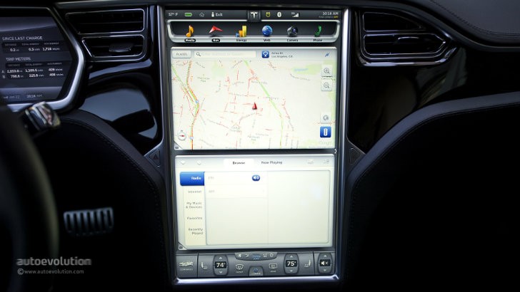 Tesla Model S satellite navigation