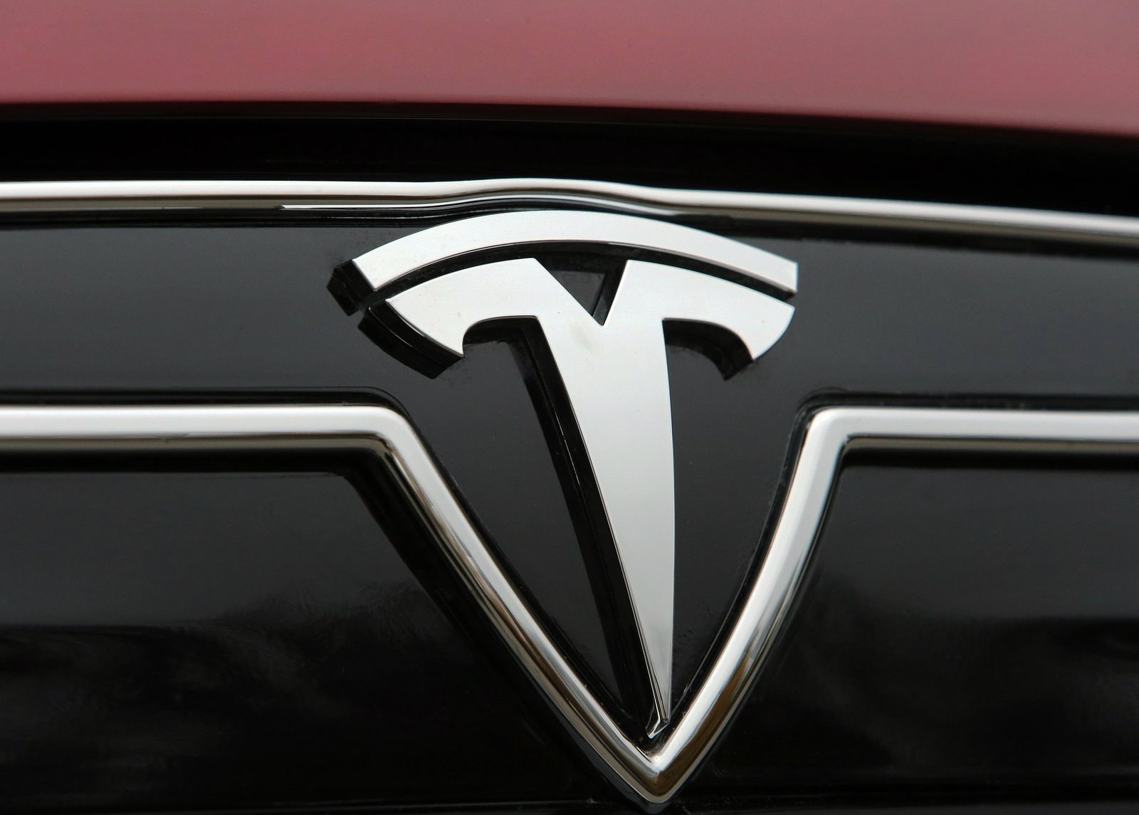 Tesla Confirms 2015 Model X Launch; Moves 6,457 Model S Sedans in Q1