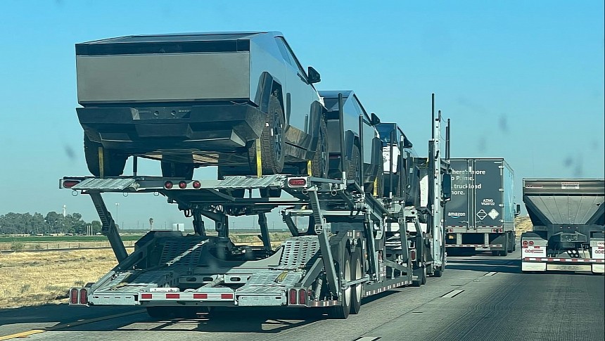 Tesla Cybetrucks spotted on Interstate 5