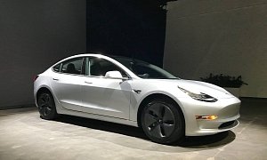 Tesla Delays Standard Model 3 Deliveries by Almost a Year Following Q1 Loss