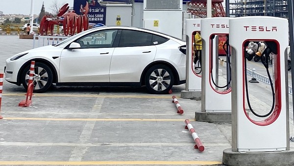 Tesla Model Y Charging at the Xinghua Wuyue Square Supercharger