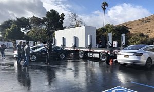 Tesla Deploys Mobile Superchargers to Avoid Thanksgiving-Like Car Queues