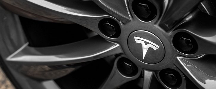 Tesla Model S alloy rim