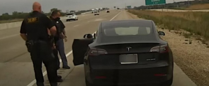 Deputies pull over driver of Tesla sleeping at the wheel, while doing 82 mph