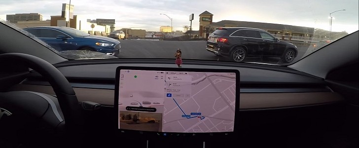 Tesla FSD performs an aggressive unprotected left turn