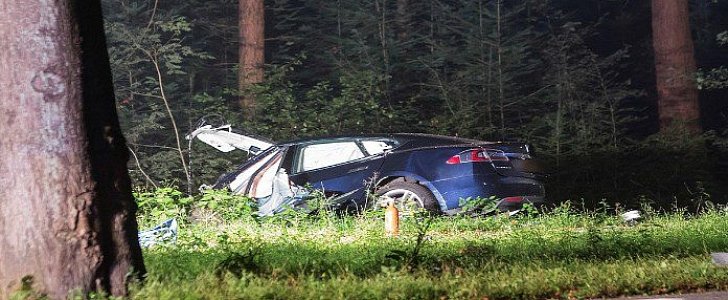 Tesla Model S accident in Holland