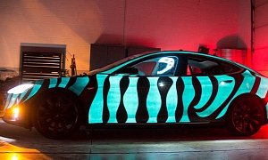Tesla Model S Glows Thanks to Electroluminescent Paint