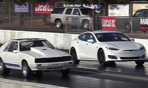 Tesla Model S P100D Ludicrous+ Challenges Racecars at Drag Strip, Gets Bet On