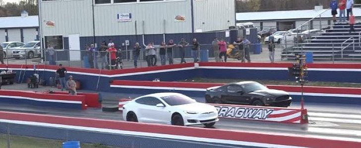 Tesla Model S P100D with Semi-Stripped Interior Races Drag Cars