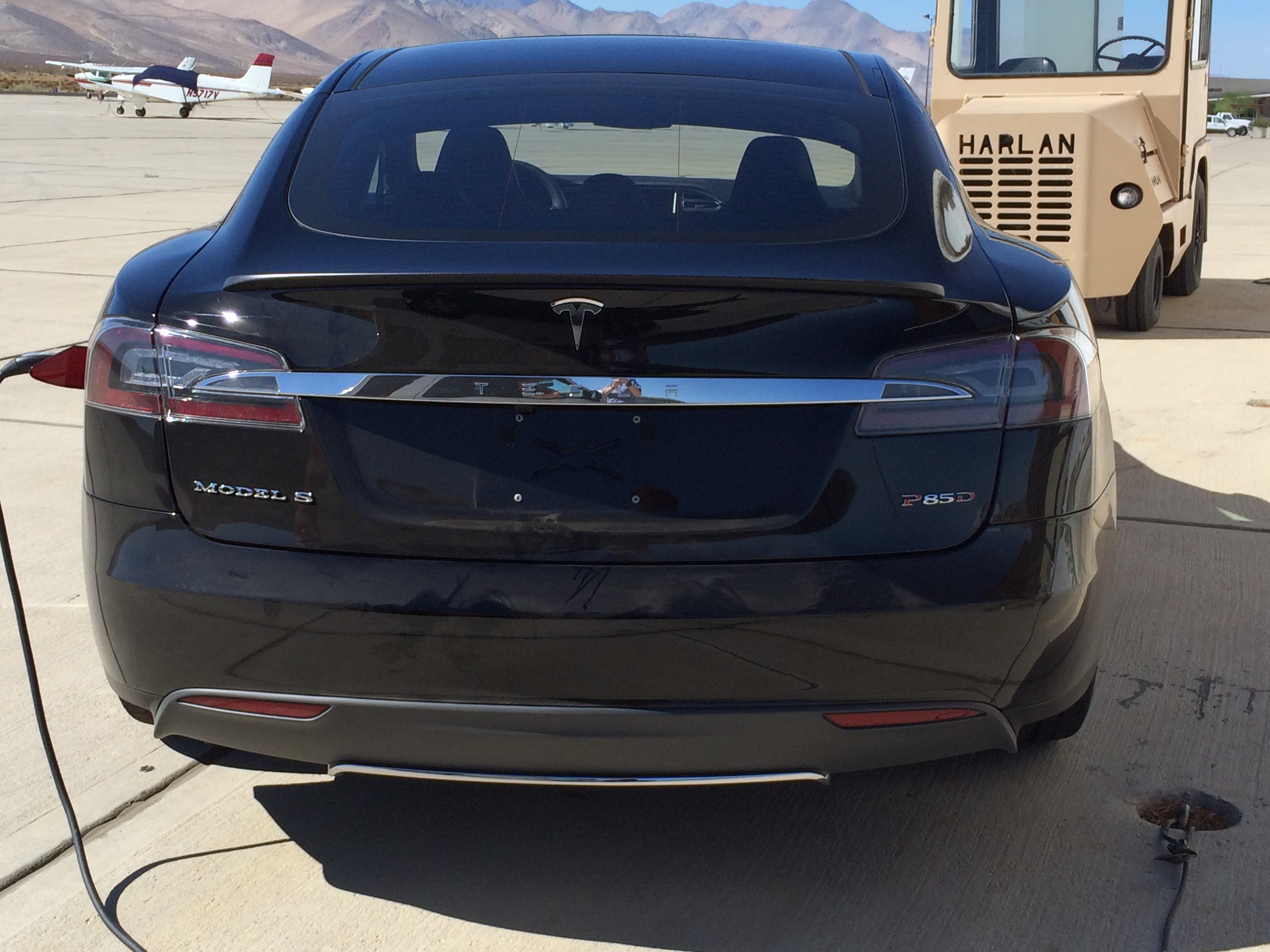 Tesla Model S P85D Specifications Revealed Two Engines, AWD, Very Fast
