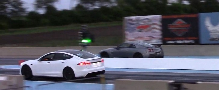 Tesla Model S Plaid Drag Races Nissan GT-R