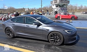 Tesla Model S Plaid Drags Itself, Someone Decides to Take a Power Nap in Their Lane