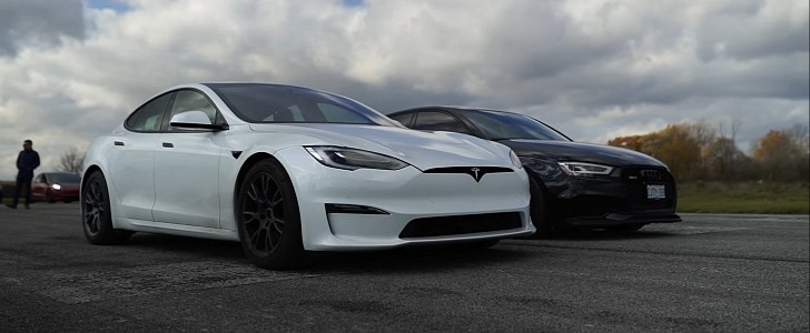 Tesla Model S Plaid vs. tuned Audi RS 3 Sedan drag race
