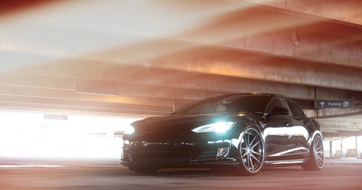 Tesla Model S on 22-inch ADV.1 Wheels