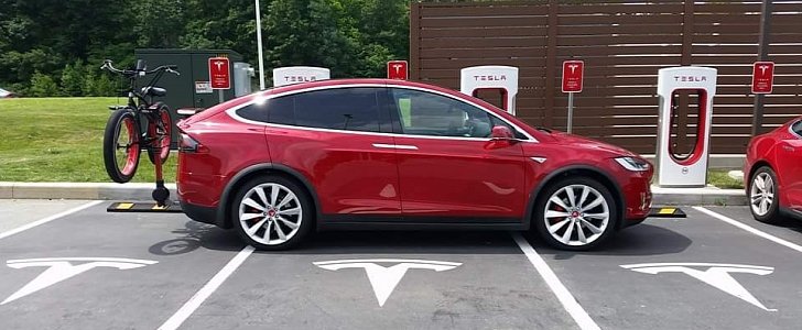 Tesla Model X taking up three Superchargers
