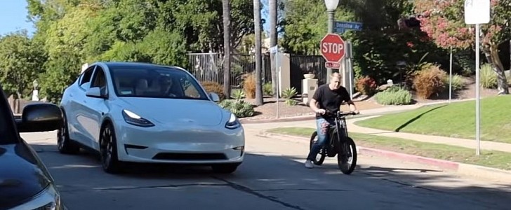 Very fast, unnamed e-bike goes up against Tesla Model Y with predictable results