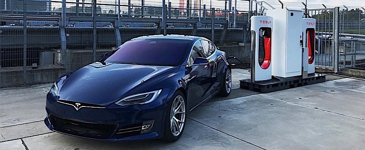 Tesla Model S Plaid charging at the Nurburgring