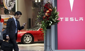 Tesla Opens First Asian Showroom
