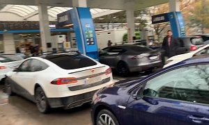 Tesla Owners Block Gas Station in Protest Against ICEing