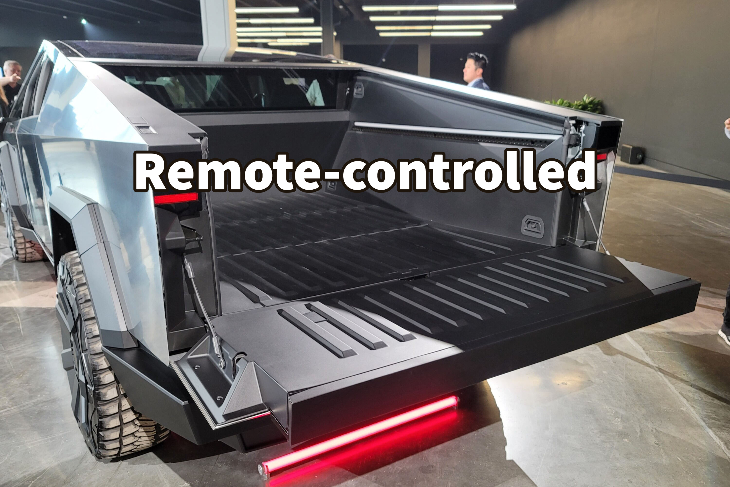 https://s1.cdn.autoevolution.com/images/news/tesla-patents-remote-controlled-powered-tailgate-for-the-cybertruck-216994_1.jpg