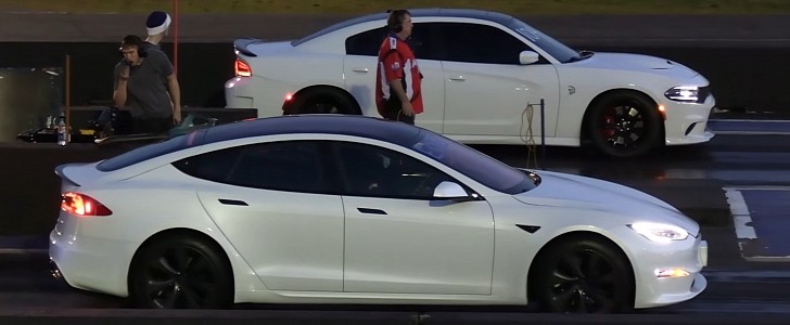Tesla Plaid vs. Dodge Charger Hellcat