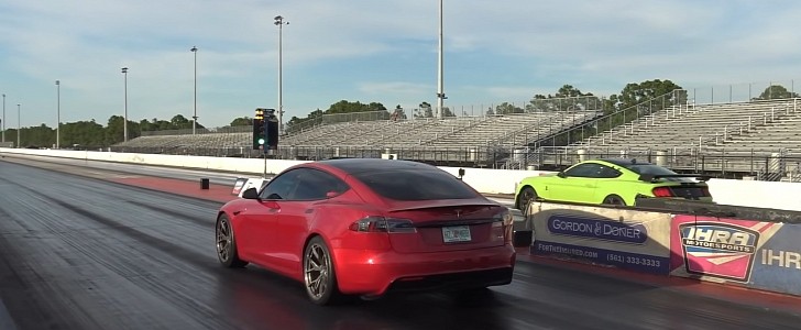 Tesla Model S Plaid drag races Shmee150's stock and Palm Beach Dyno tuned Ford Mustang GT500 