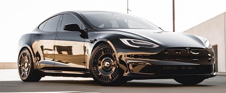 Tesla Model S Plaid murdered-out on Masterpiece RDB wheels