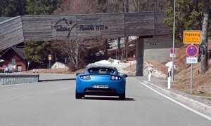 Tesla Roadster Clocks Over 100,000 Km in Less Than Two Years