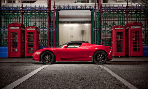 Tesla Roadster Right-Hand Drive Launched in London