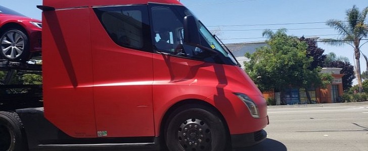 Tesla Semi prototype hauling Model Ys