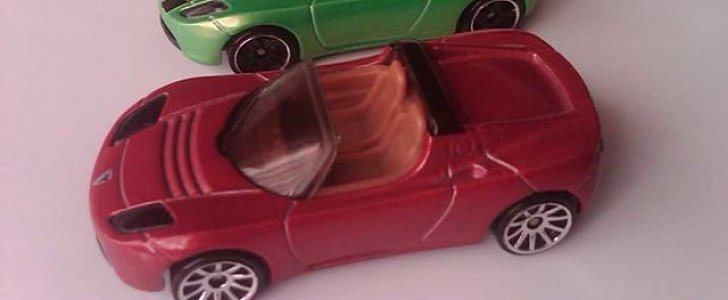 Hot Wheels Tesla Roadster sells for $175 on eBay