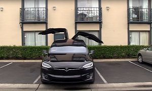 Tesla Updates Model X Firmware, Gives "Umbrella" Feature to Falcon Doors